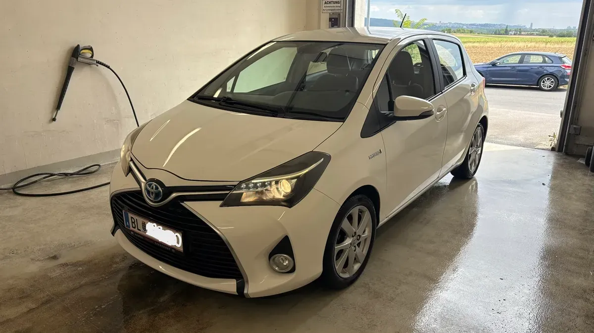 Toyota Yaris 2015 photo 2