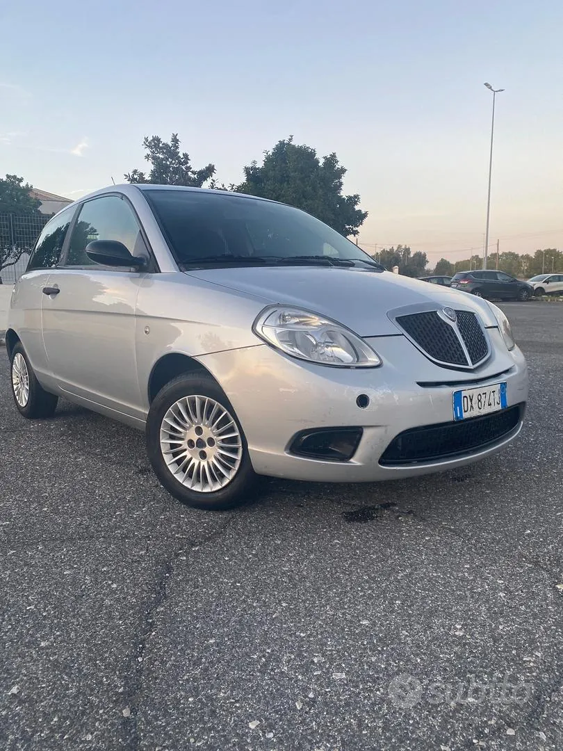 Lancia Ypsilon