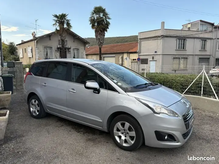 Peugeot 5008 2016 photo 3