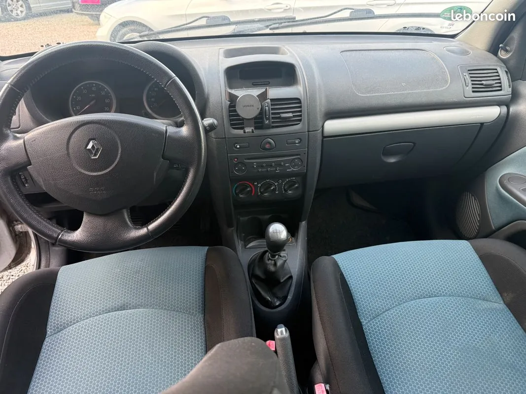 Renault Clio 2007 photo 2