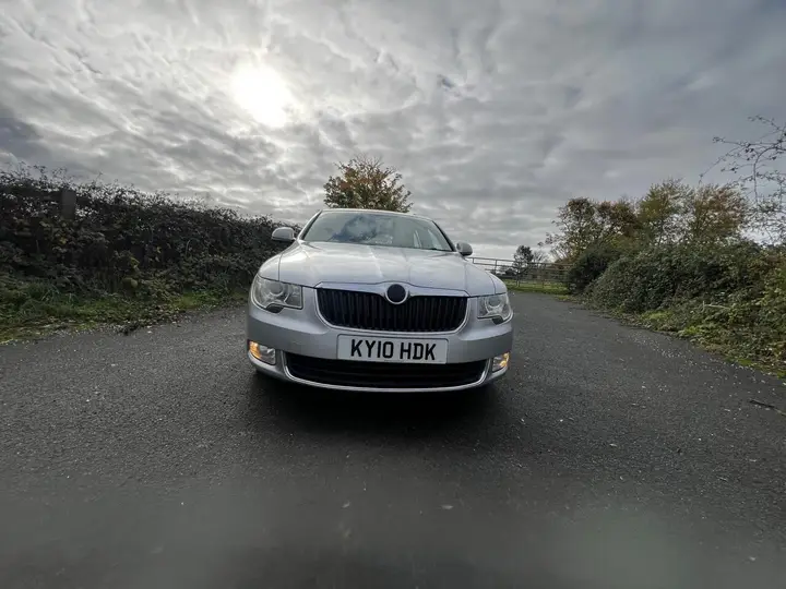 Skoda Superb 2010 photo 3