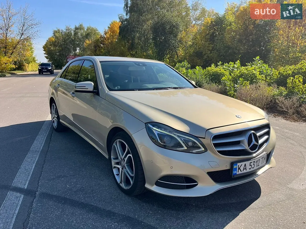 Mercedes-Benz E-Class 2012 photo 2