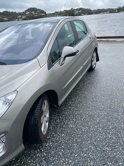 Peugeot 308 2011 photo 2