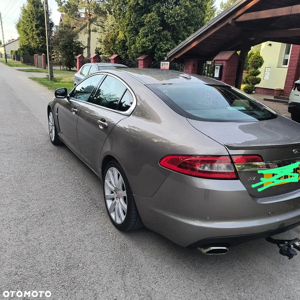 Jaguar Xf 2011 photo 2