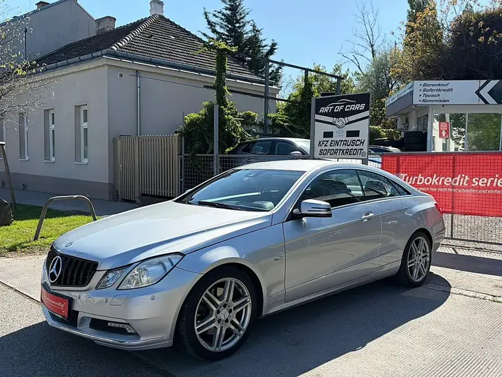Mercedes-Benz E-Class 2011 photo 2