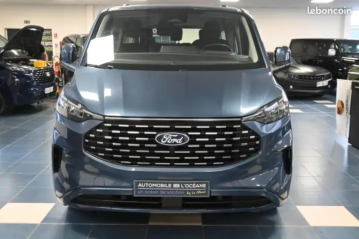 Ford Tourneo Custom 2024 photo 2