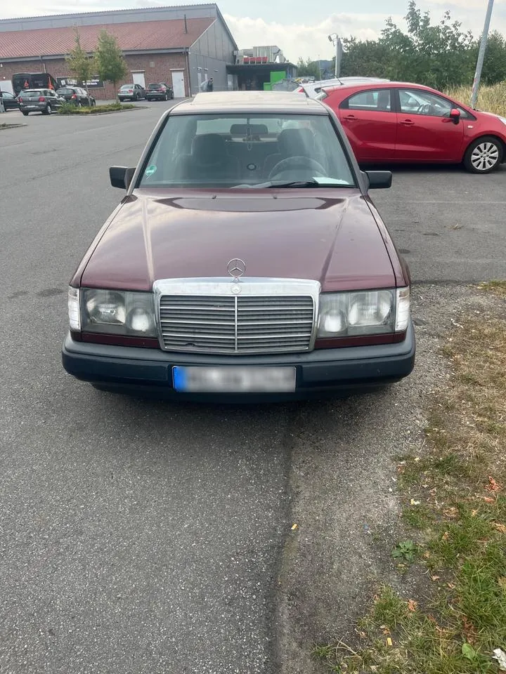 Mercedes-Benz 230E
