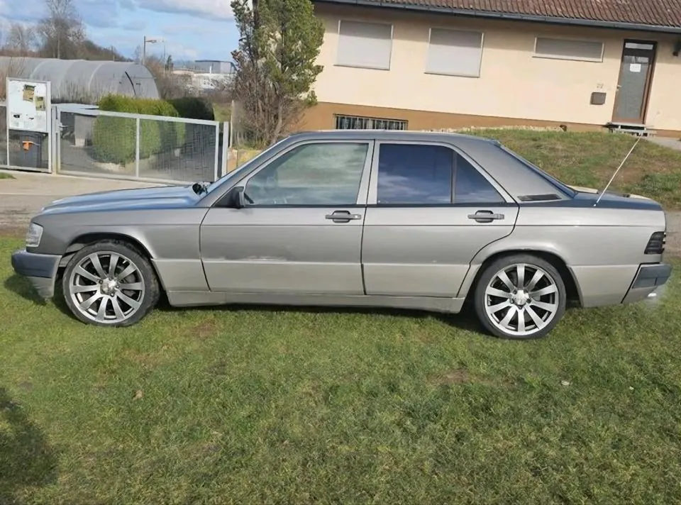 Mercedes-Benz 190E