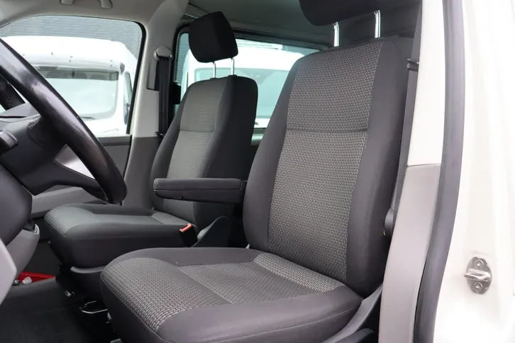 Volkswagen Transporter 2022 photo 2