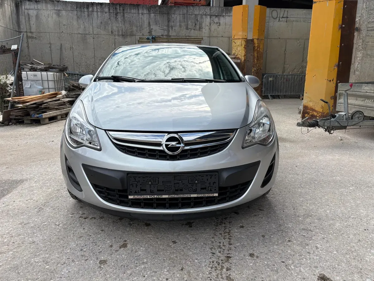 Opel Corsa 2012 photo 2