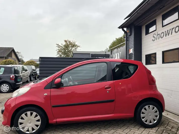 Peugeot 107 2008 photo 4