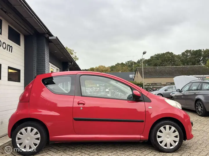 Peugeot 107 2008 photo 5