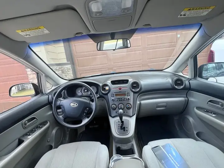 Kia Rondo 2007 photo 4