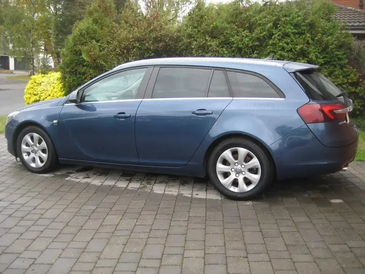 Vauxhall Insignia 2016 photo 2