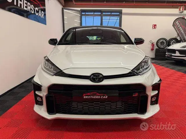 Toyota Yaris 2024 photo 2