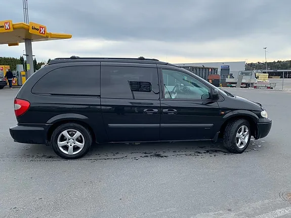 Chrysler Voyager 2005 photo 2
