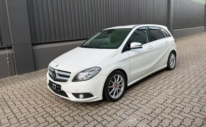 Mercedes-Benz B 220