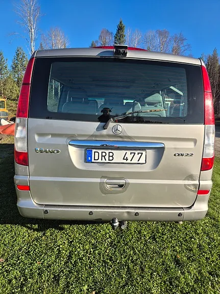 Mercedes-Benz Viano 2010 photo 2