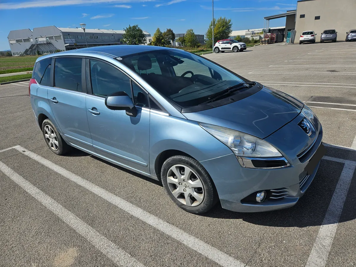 Peugeot 5008 2010 photo 3