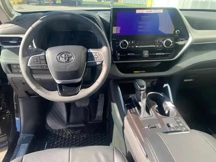 Toyota Highlander 2026 photo 4
