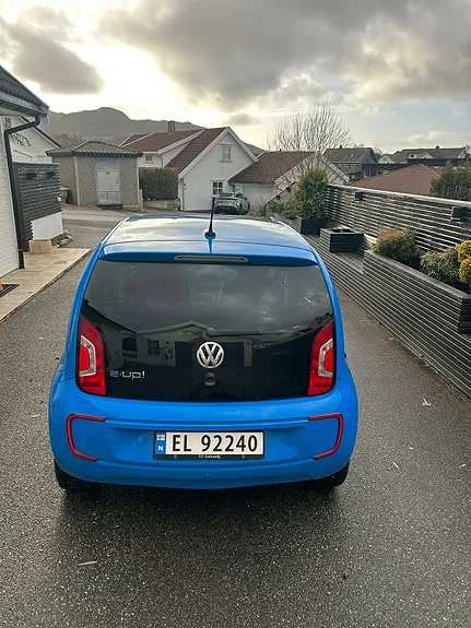 Volkswagen E-Up! 2016 photo 2