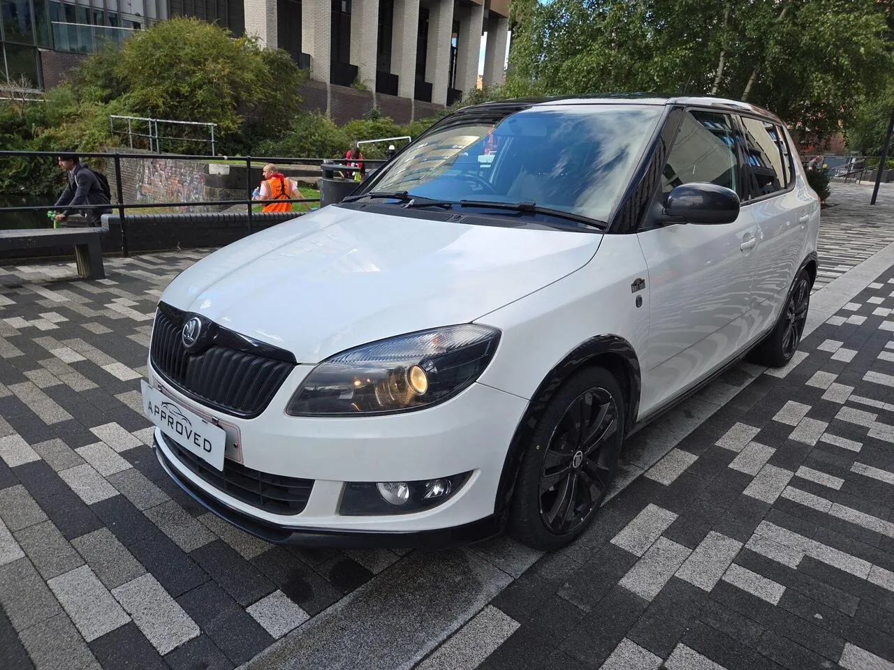 Skoda Fabia 2013 photo 2