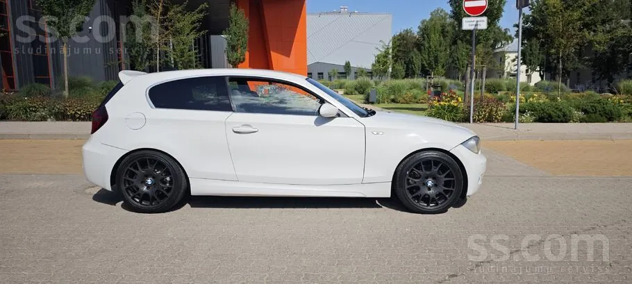 BMW E81 2008 photo 2