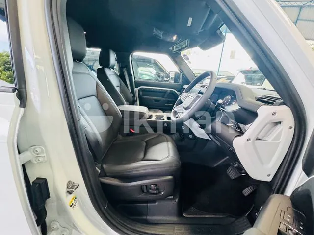 Land Rover Defender 2026 photo 4