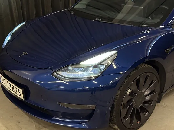 Tesla Model 3 2021 photo 2