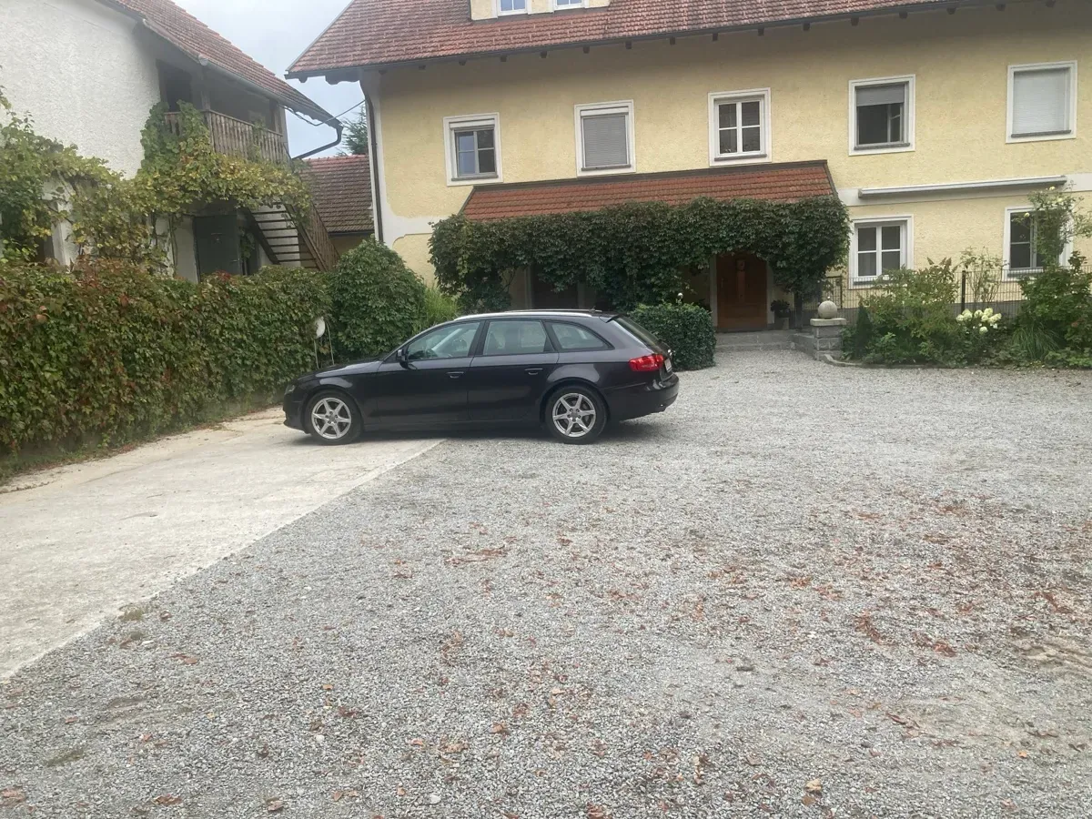 Audi A4 2011 photo 2