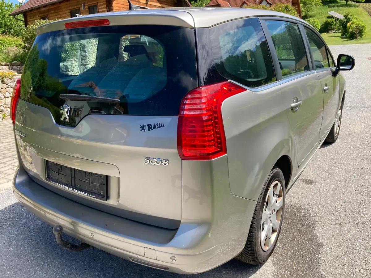 Peugeot 5008 2010 photo 3