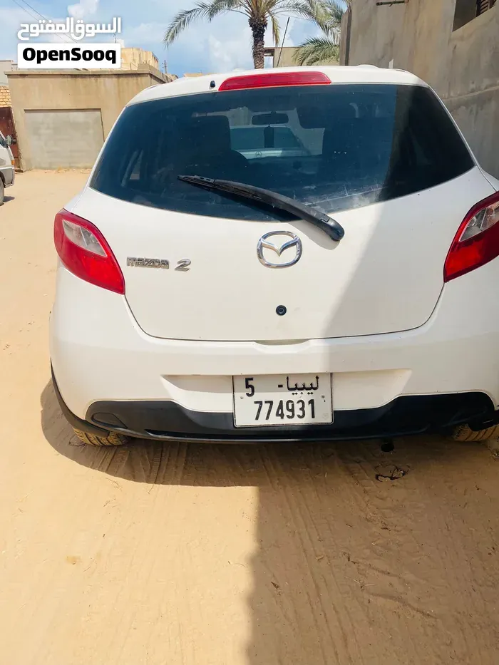 Mazda 2 2010 photo 4