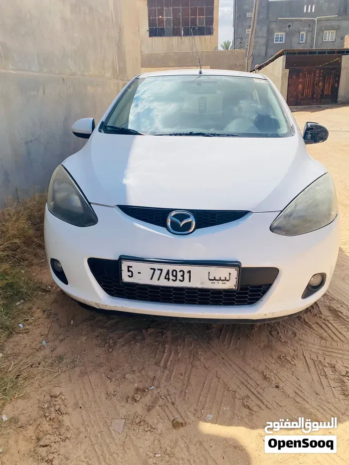 Mazda 2 2010 photo 3