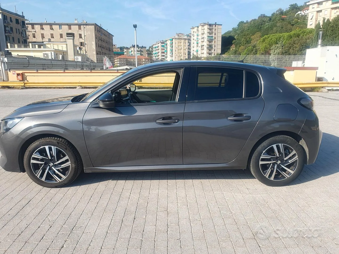 Peugeot 208 2022 photo 3