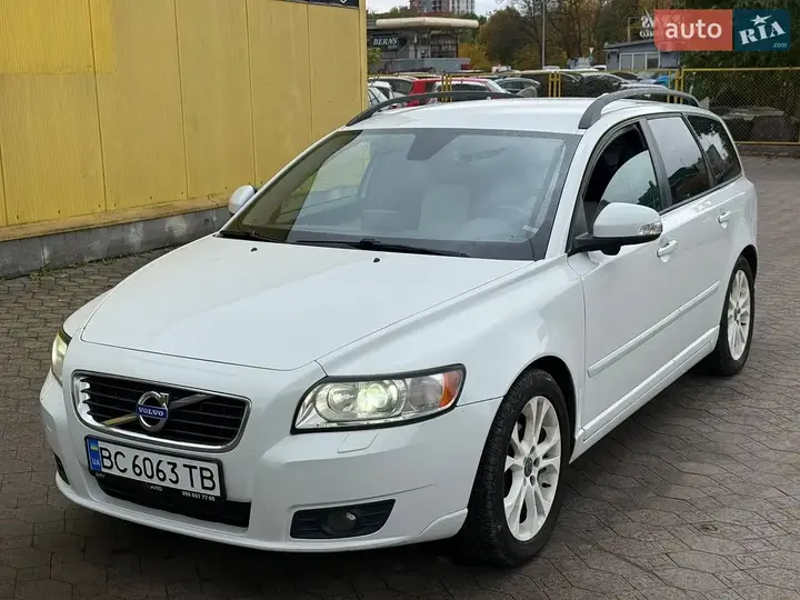 Volvo V50 2011 photo 2
