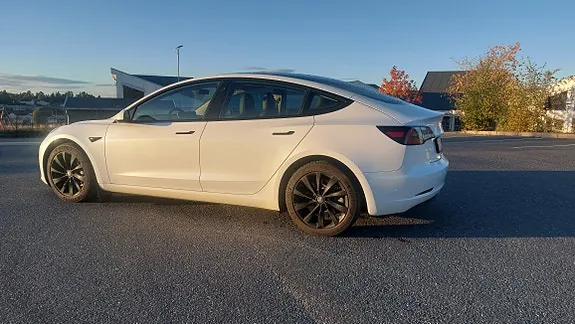 Tesla Model 3 2023 photo 5