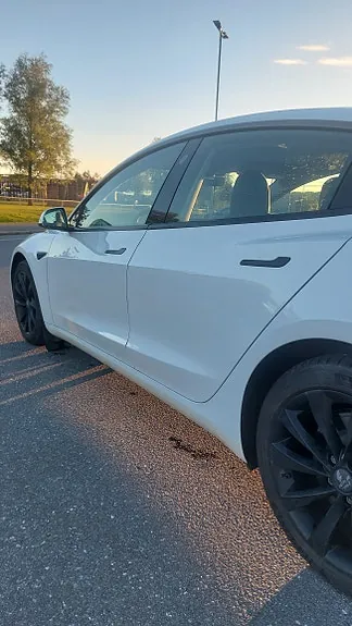Tesla Model 3 2023 photo 4