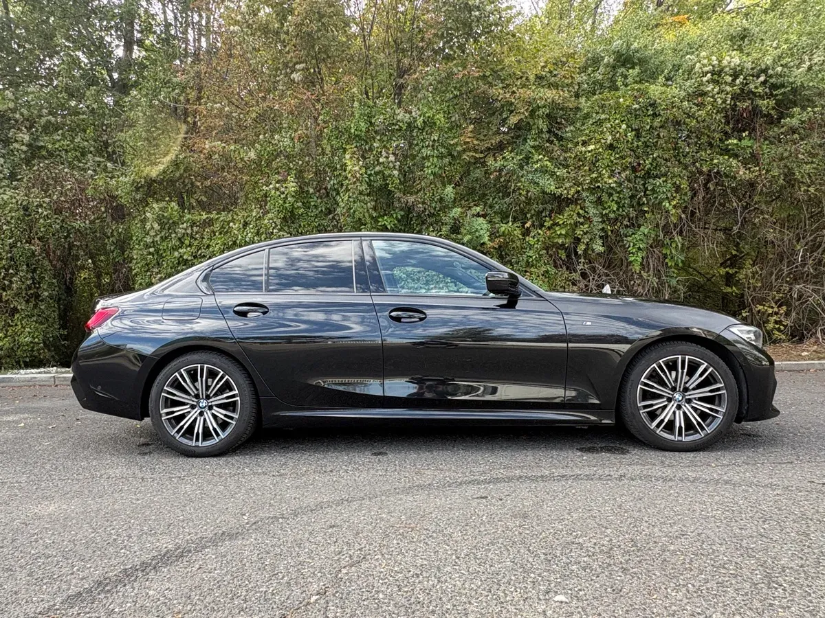 BMW 3 Series 2020 photo 3