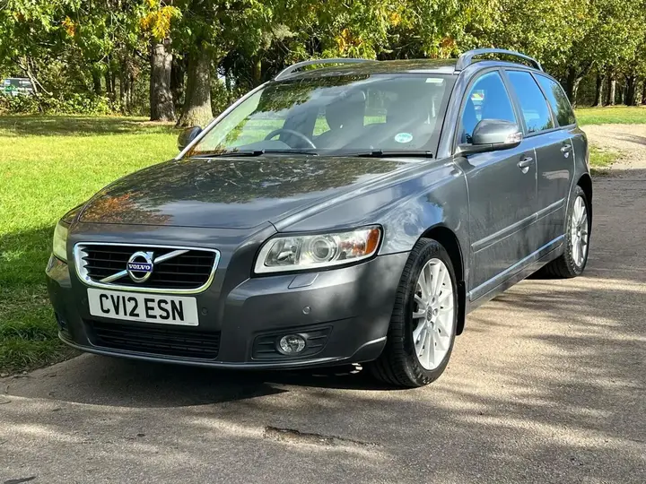 Volvo V50 2012 photo 2