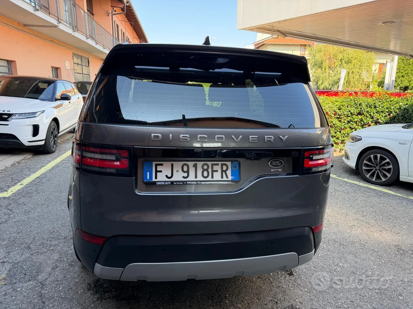 Land Rover Discovery 2017 photo 2