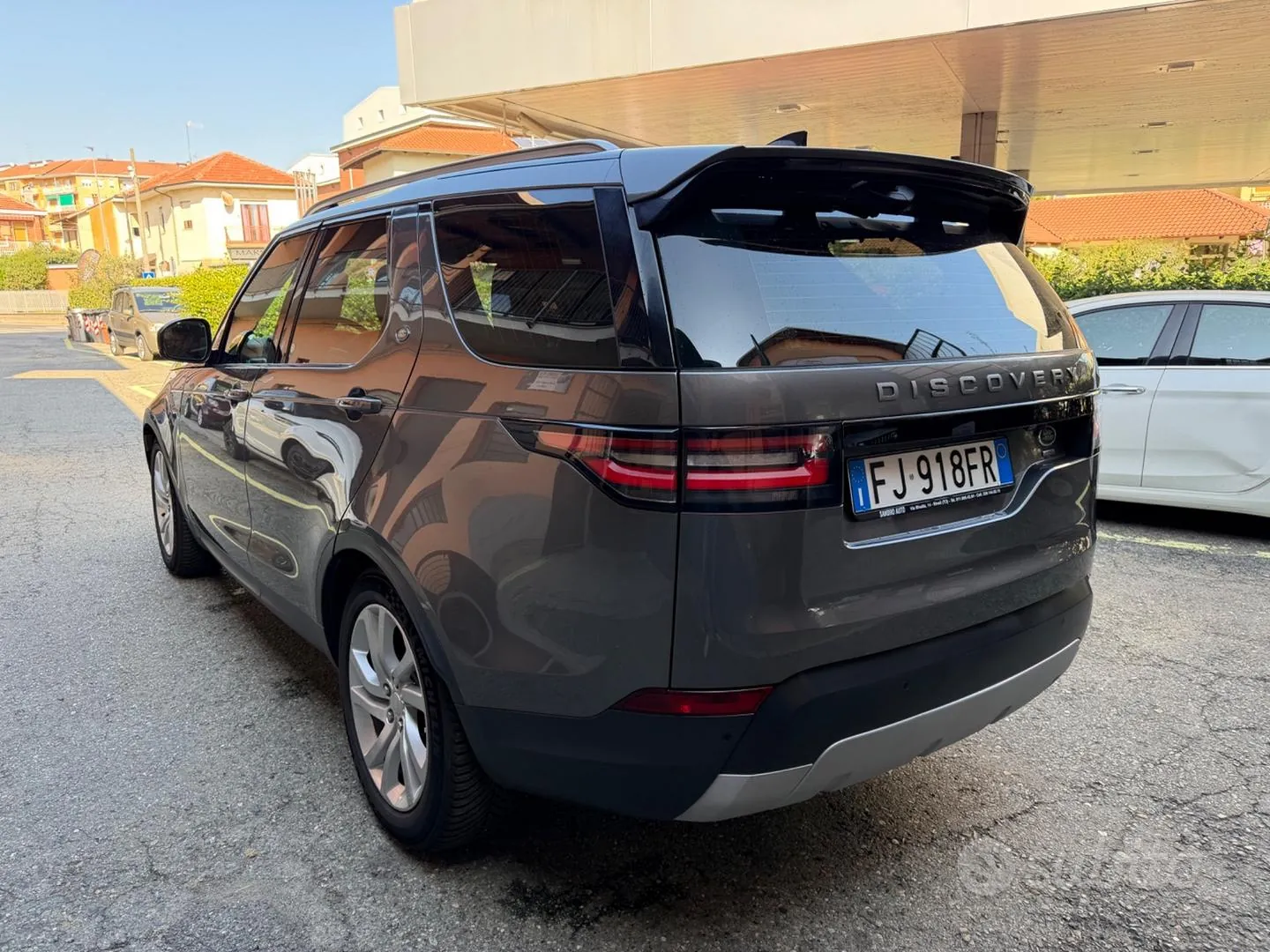 Land Rover Discovery 2017 photo 3