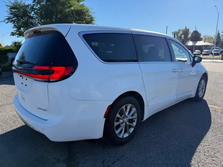 Chrysler Pacifica 2026 photo 4