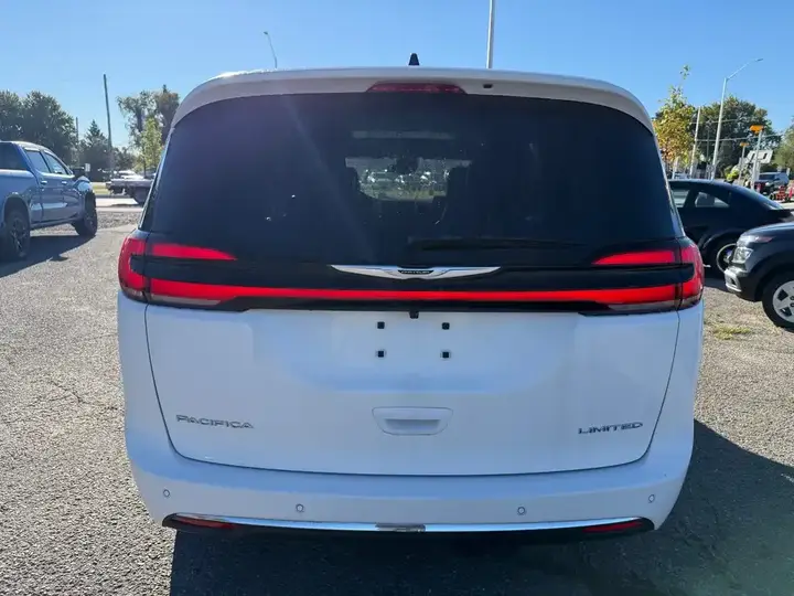 Chrysler Pacifica 2026 photo 5