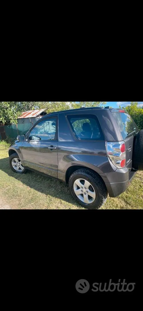 Suzuki Grand Vitara 2012 photo 2