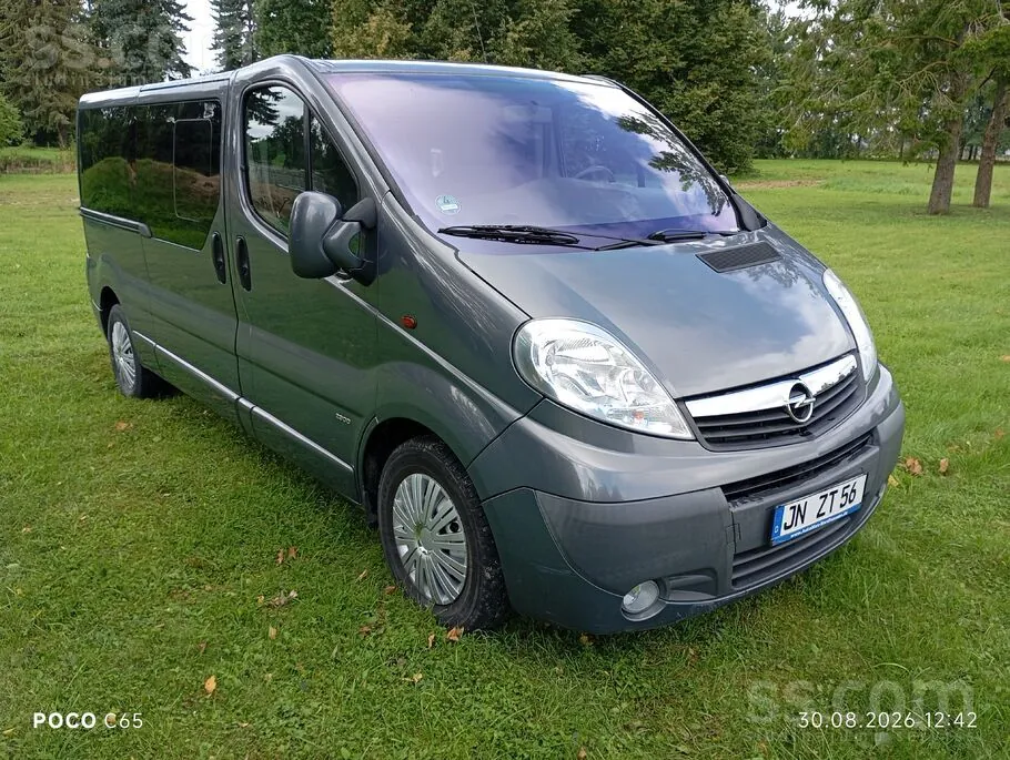 Opel Vivaro 2011 photo 2