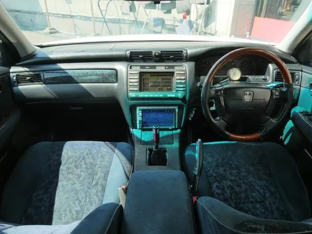Toyota Crown Athlete V Premium
