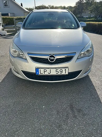 Opel Astra 2011 photo 3