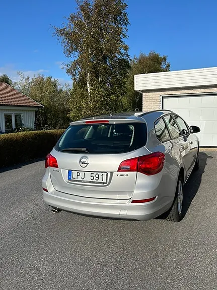 Opel Astra 2011 photo 4