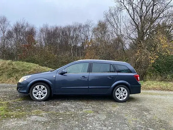 Opel Astra 2009 photo 2