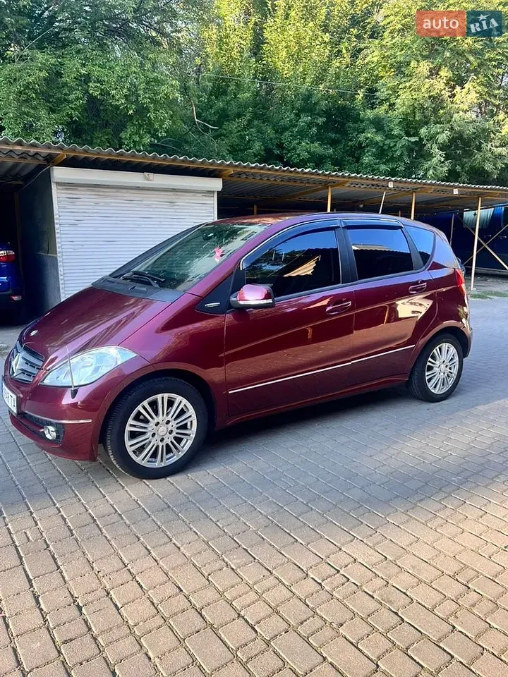 Mercedes-Benz A-Class 2010 photo 2